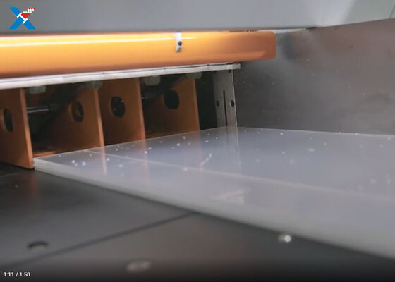 comprare Lastra in acrilico tagliata su misura da 2 mm con sega a taglio elettronico online manufacture